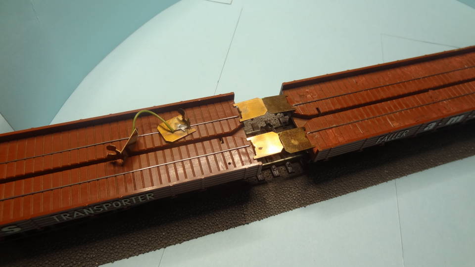 [Bild: FallerAutotransporterGekuppelt.JPG]