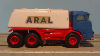 [Bild: Faller_Tankwagen.JPG]