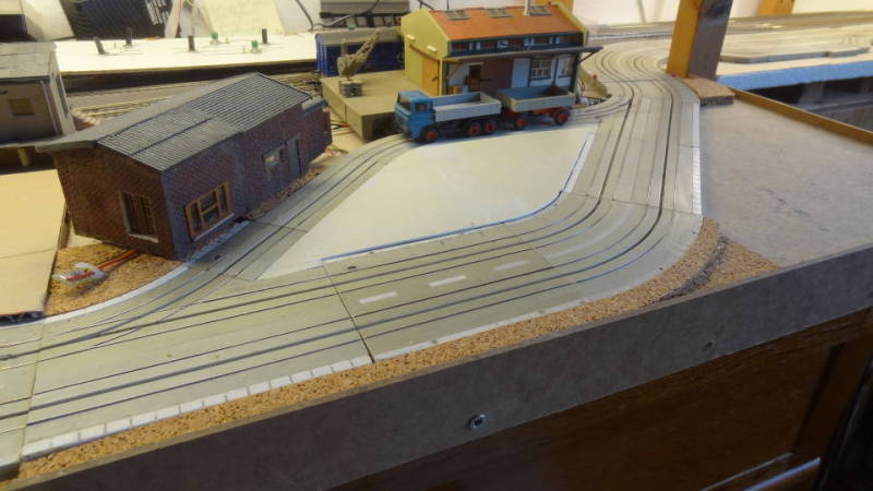 [Bild: ZwischenbahnhofAufbau0121.JPG]