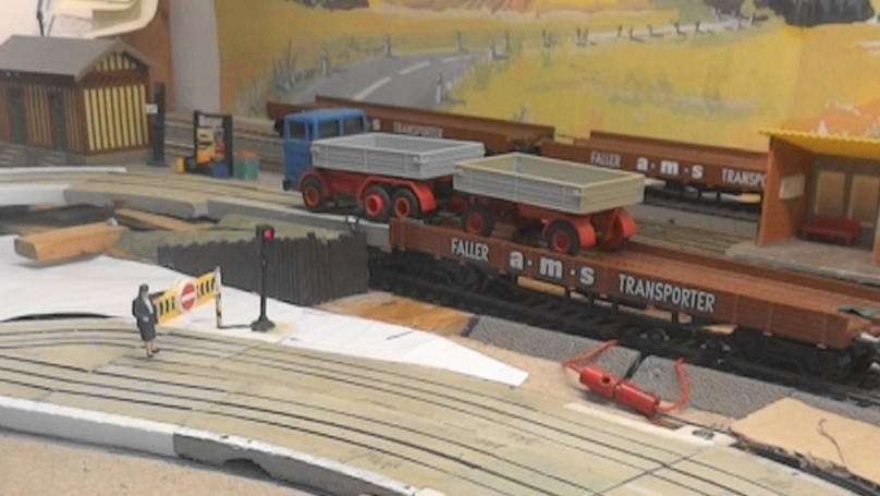 [Bild: ZwischenbahnhofAufbau0242.JPG]