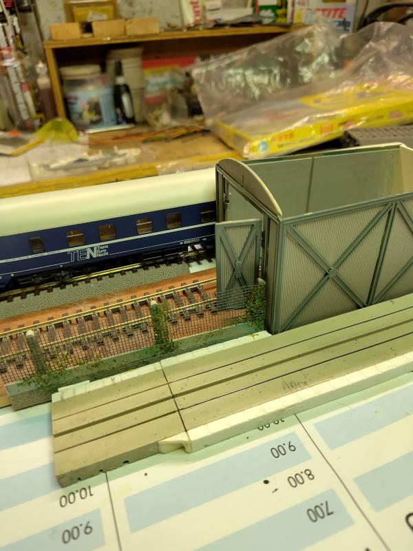 [Bild: ZwischenbahnhofAufbau0253.JPG]